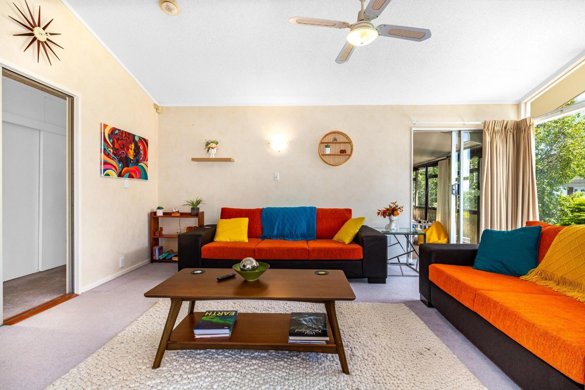 Retro 4 Bedroom Home, Warm And Welcoming, Quiet Location Porirua Exterior foto
